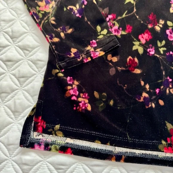 J.Jill Black Velour Long Sleeve Pullover Top Red Pink Floral Size SP - Picture 4 of 13
